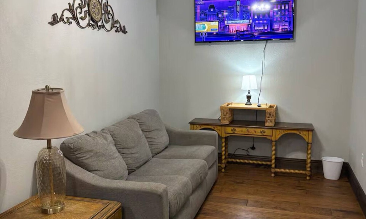 Vernon Apartment | Tranquil 2-bedroom apartment next to Orbison Park