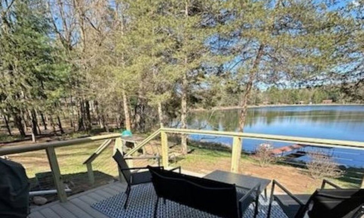 Montello Cottage | Tranquil 2 Bedroom Getaway on Private Lake