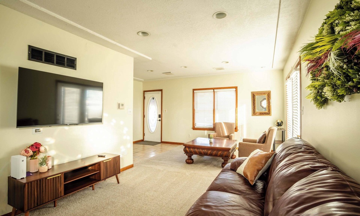 Mission House | Tranquil 2-bedroom house quiet neighborhood near Country Club Plaza