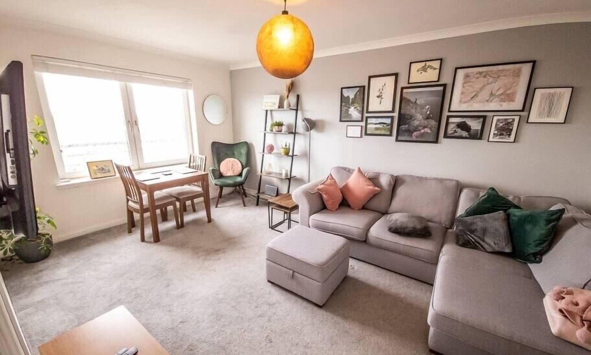 Falkirk Apartment | Tranquil 2Bed/2Bath Duplex Falkirk