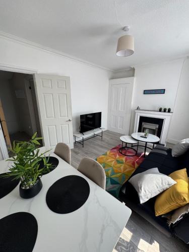 Bensham Manor Apartment | Tranquil 2BR in Thornton Heath