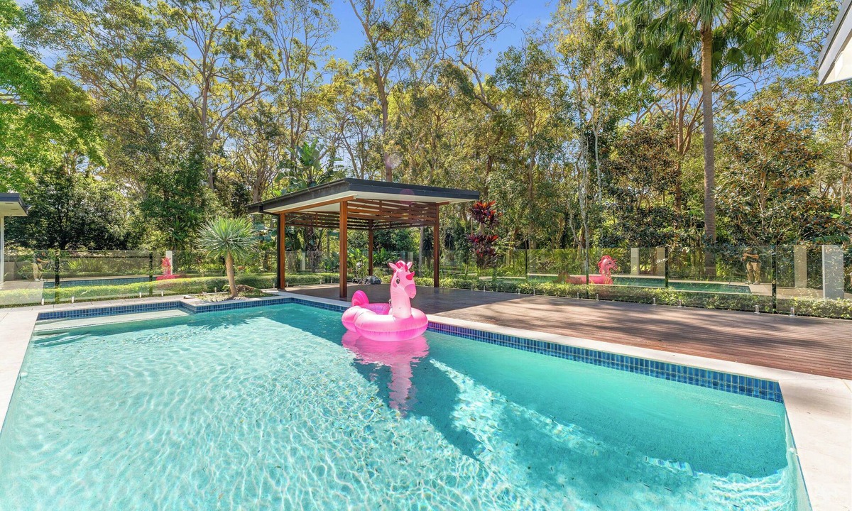 Chandler House | Tranquil 2Ha Escape: 5BD Home + Pool & Play Area