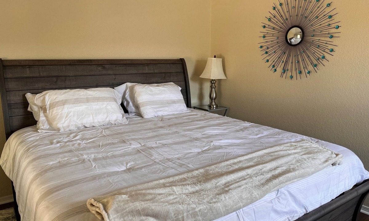 Fayetteville House | Tranquil 3-bedroom house with AC and Fire Place in charming Fayetteville