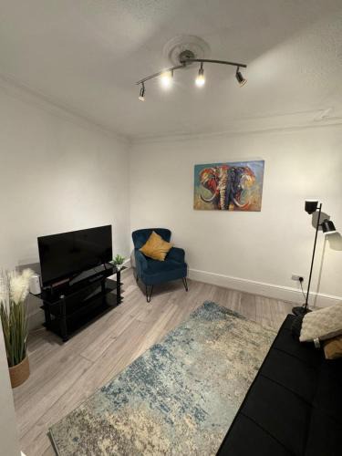 Furzedown Apartment | Tranquil 3BD in Streatham
