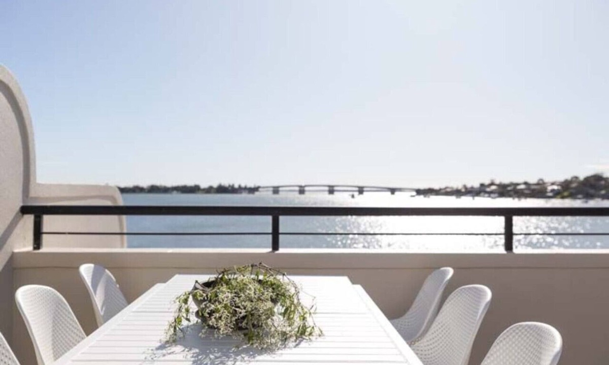 Sylvania Apartment | Tranquil 4-bedroom water view apartment