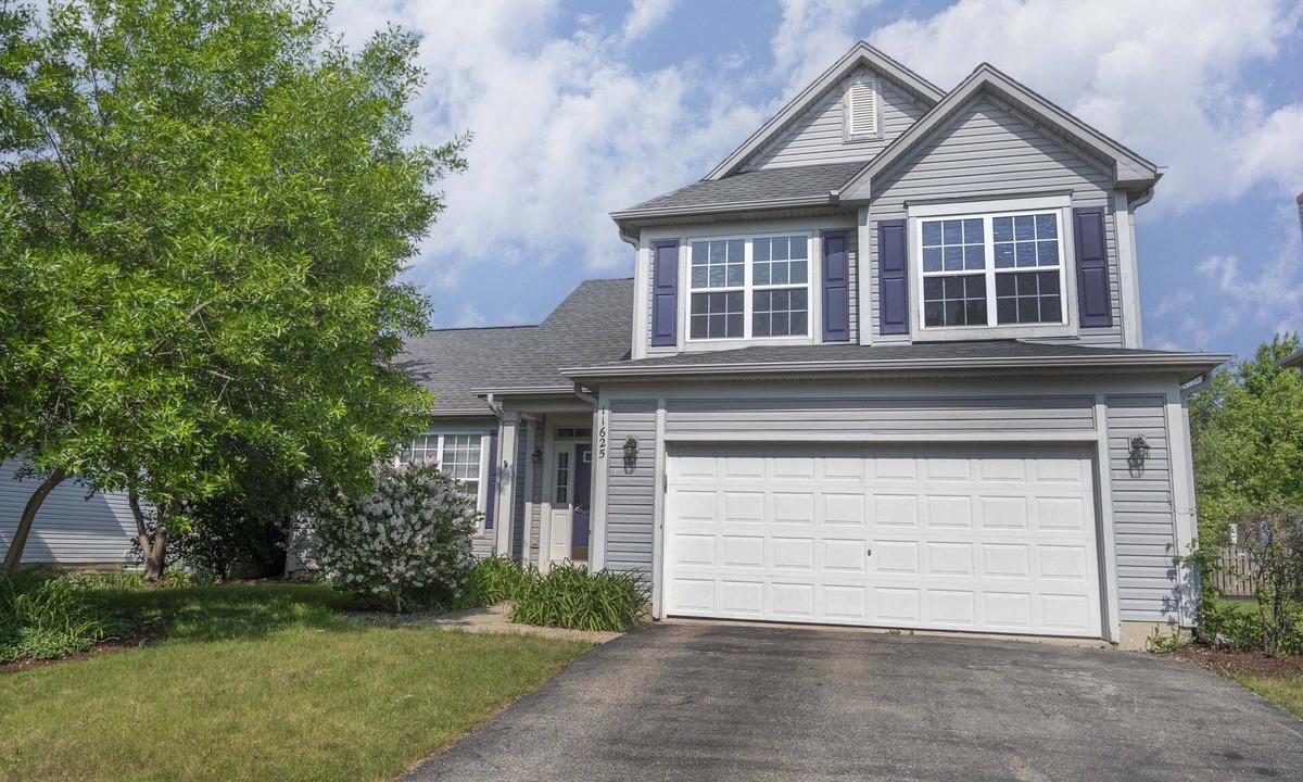 Plainfield House | Tranquil 4BR in Naperville-Plainfield