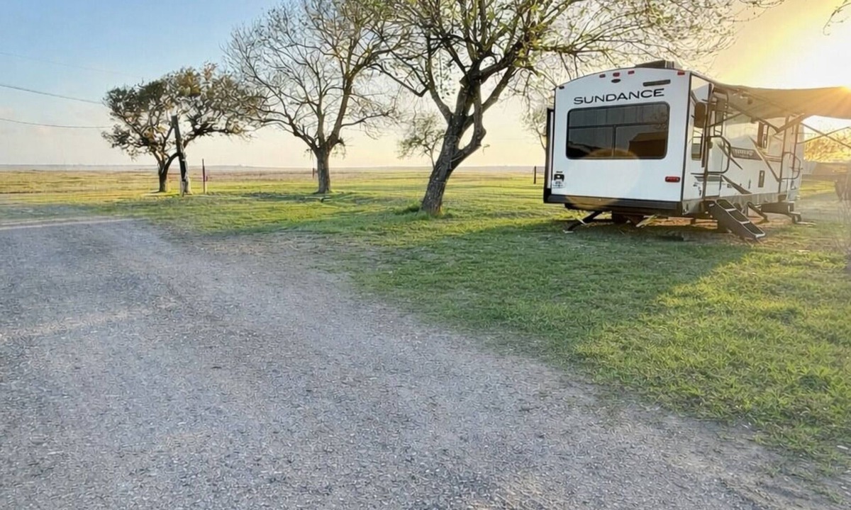 Bayside House | Tranquil 4person RV with A/C in Bayside, Great Fishing Spot
