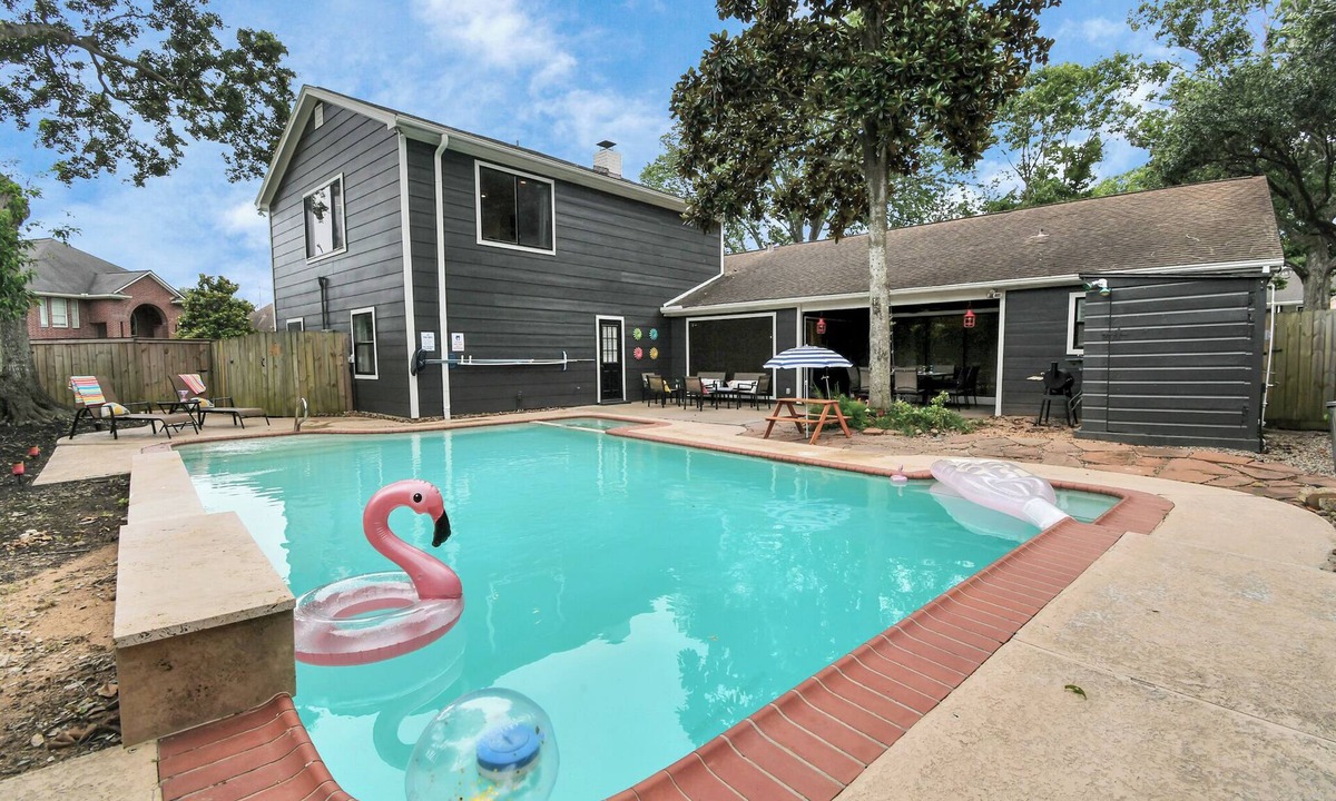 Atascocita House | Tranquil 8-Bedroom w Pool 30 Mins to Downtown SCL