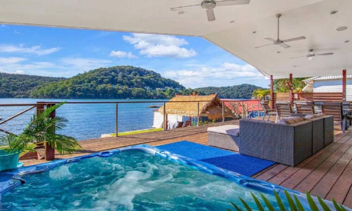 Woy Woy House | Tranquil Abode with Spa & Jetty