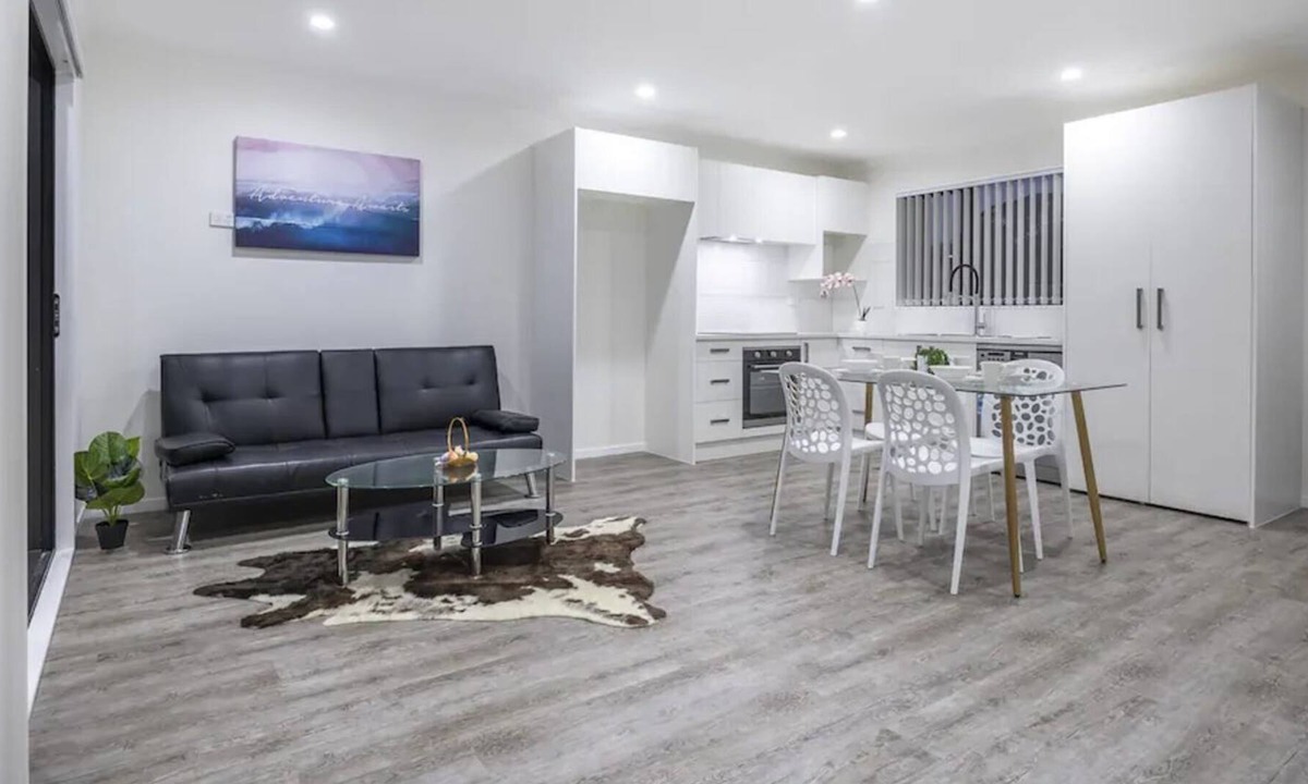 Otahuhu House | Tranquil and Central by Sylvia Park