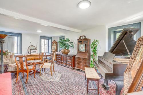 Norristown House | Tranquil and Historic Estate Near Valley Forge