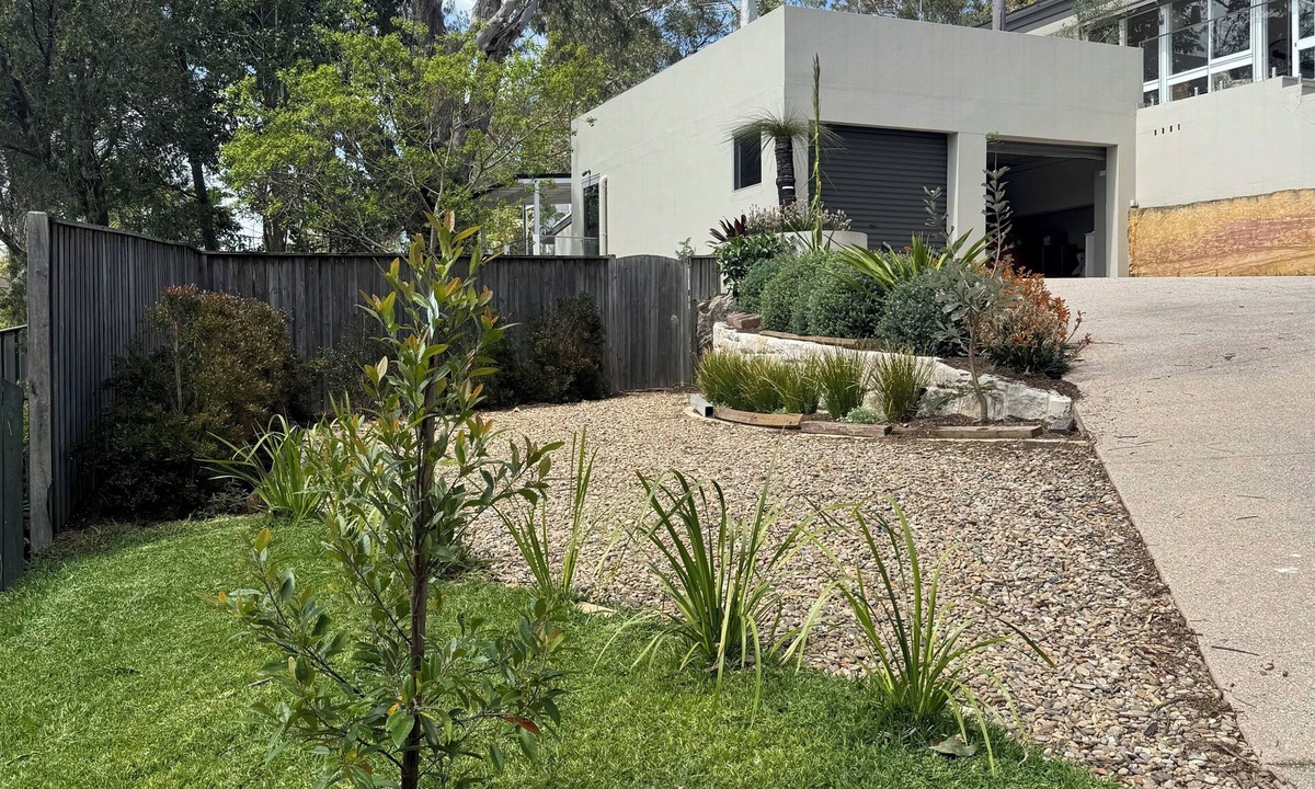 Davidson Apartment | Tranquil bush setting, with private access and off street parking