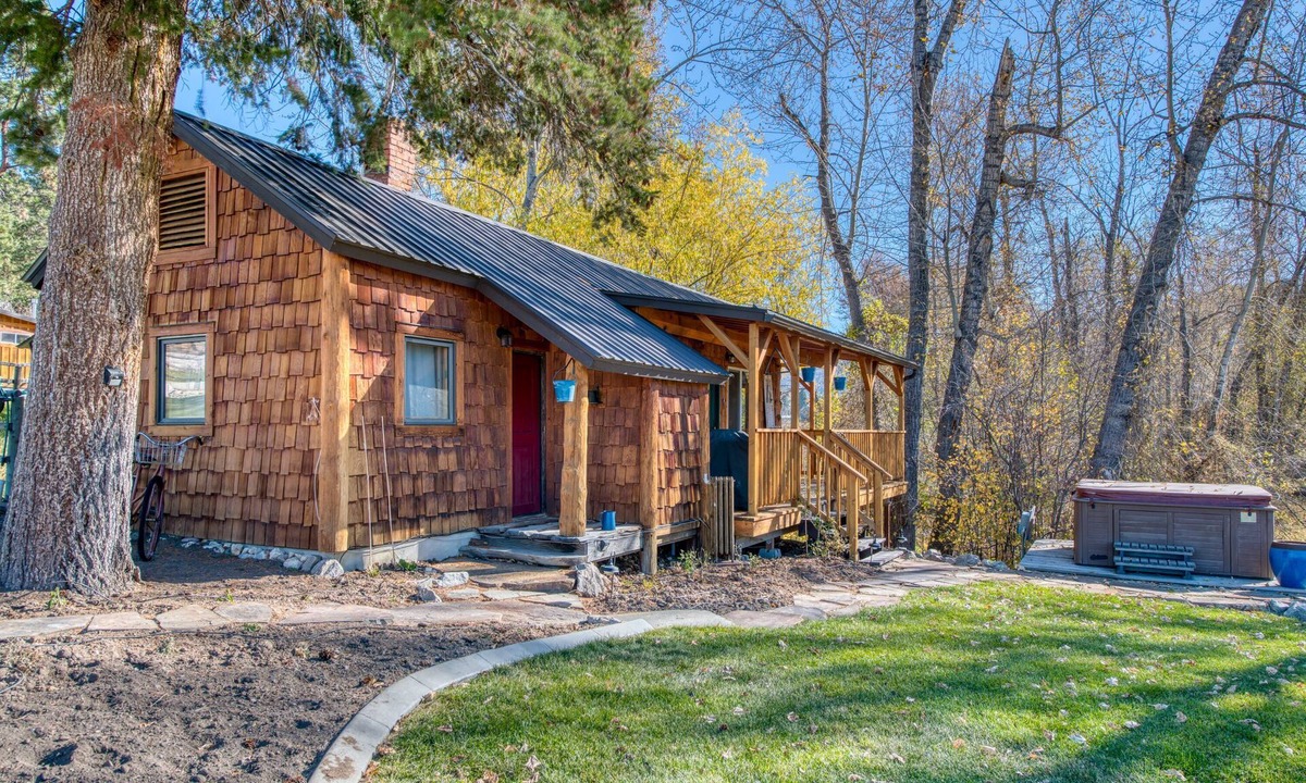 Grantsdale Cabin | Tranquil Cabin on Sleeping Child Creek