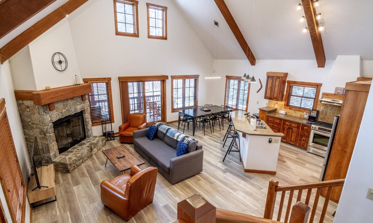 Tamarack Ski Chalet | Tranquil Chalet |wrap-around deck|Pet Friendly