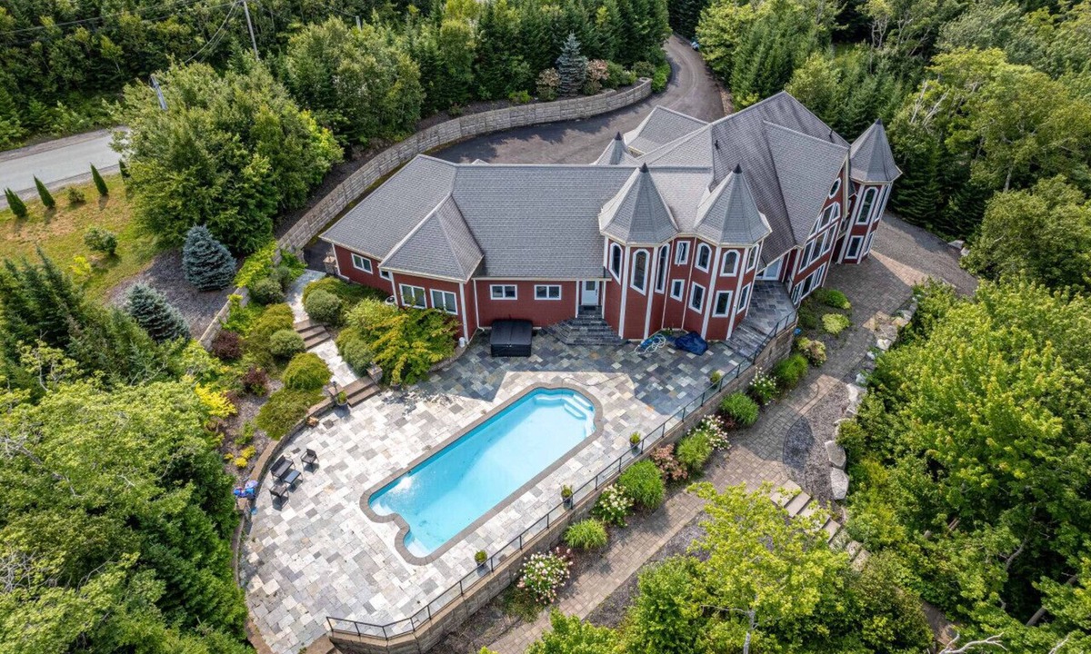 Halifax County House | Tranquil Chateau on Moody Lake