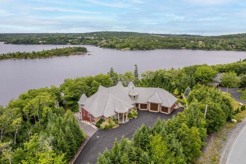 Prospect Bay House | Tranquil Chateau on Moody Lake