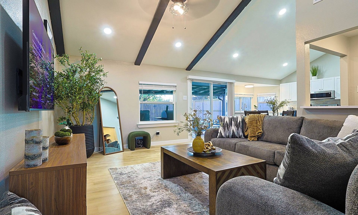 Richardson House | Tranquil Chic 3BR Getaway Sauna/Gym/HotTub/Game Room