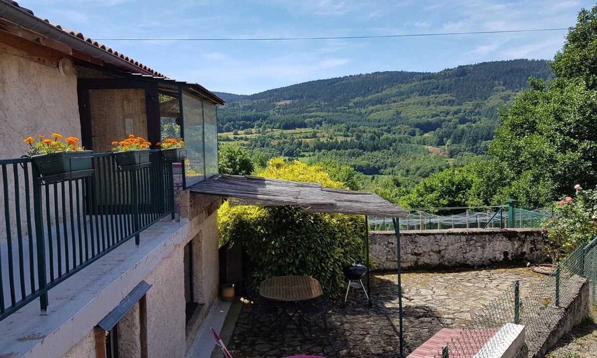 Laprugne Cottage | Tranquil cottage in Bourbonnaise Mountains, pets allowed