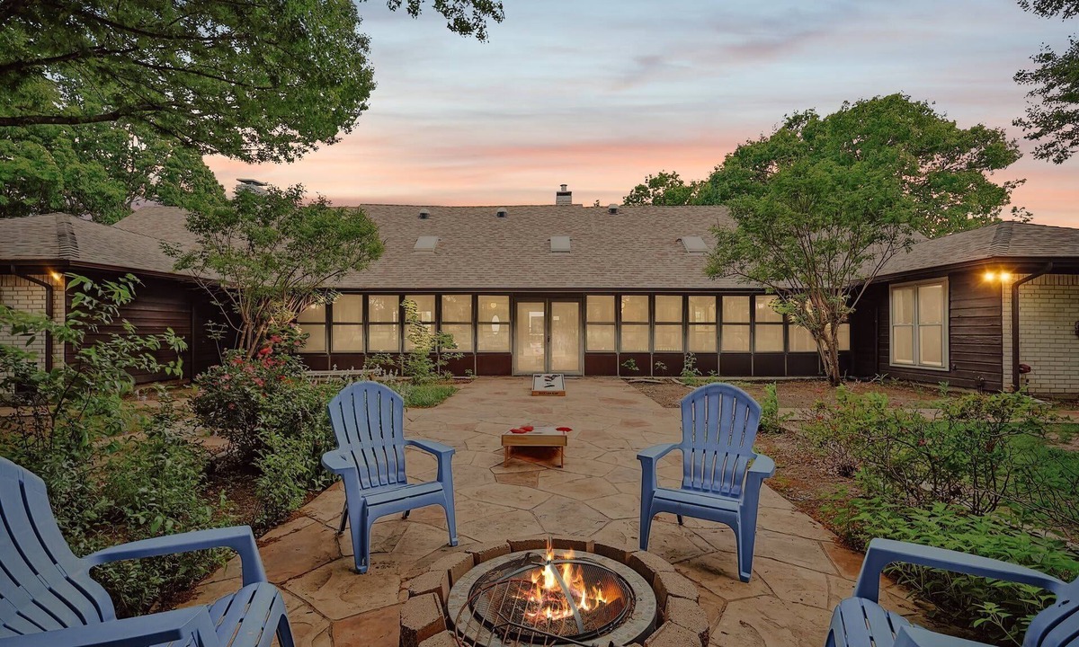 Lucas House | Tranquil Country Retreat | 3BD, Playground, Picnic