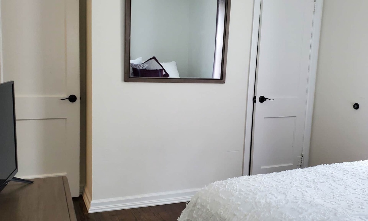 Lafayette House | Tranquil Cozy Retreat - Centrally Located