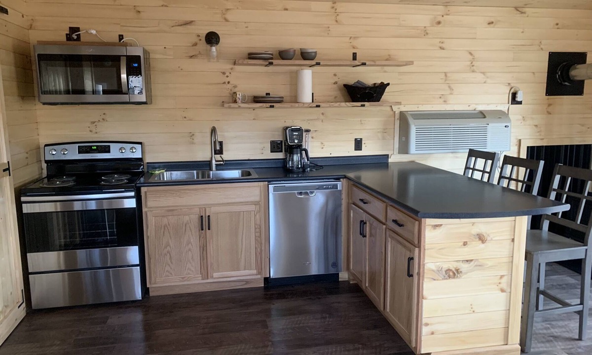 Frazeysburg Cabin | Tranquil creek view cabin