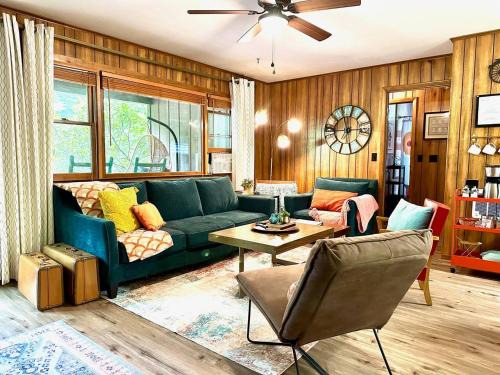 Maggie Valley House | Tranquil Creekside Cabin - amazing outdoor space!