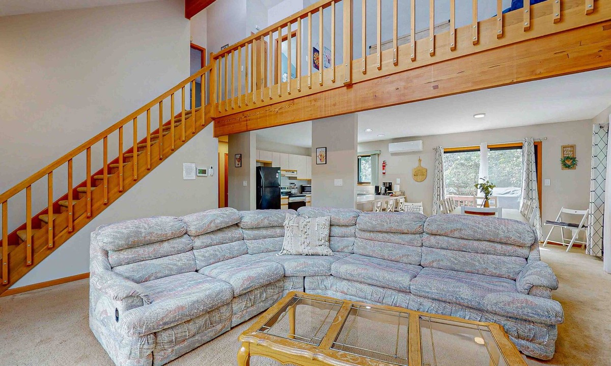 Tunkhannock Township House | Tranquil dog-friendly home with decks, pool table, pool access, & hot tub