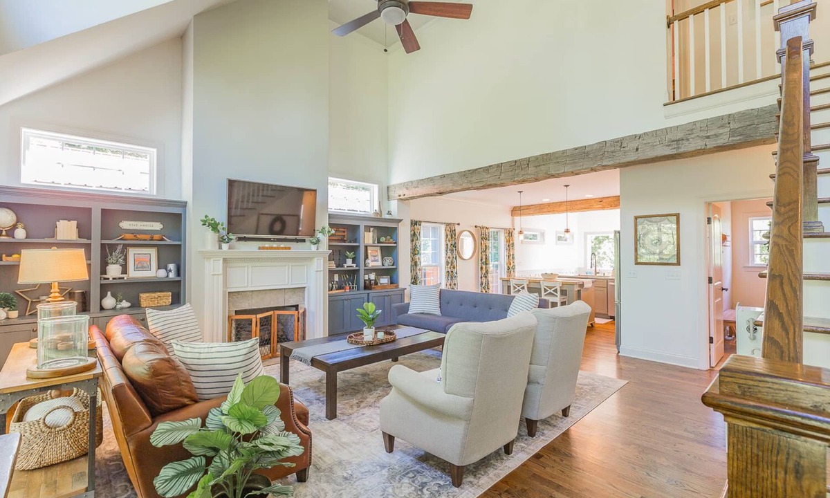 Northside House | Tranquil Downtown Retreat - 4 Minutes to Aquarium & Coolidge Park!