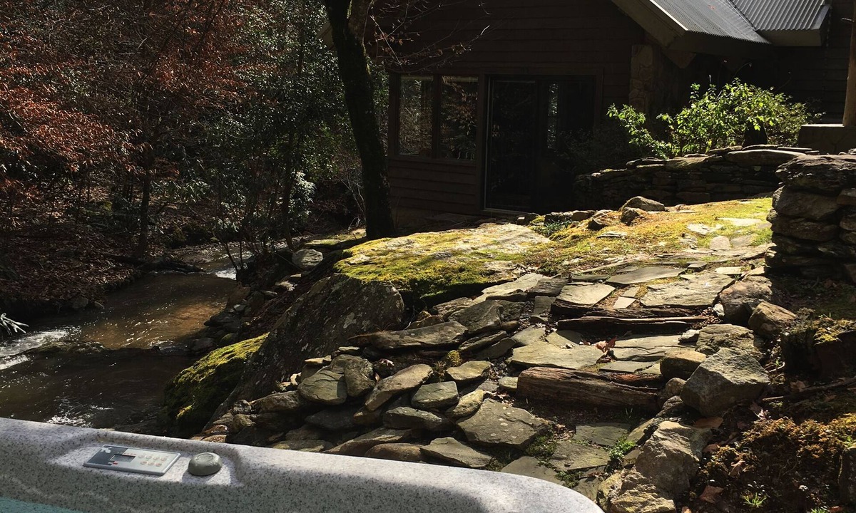 Ferguson House | Tranquil Elegance, Secluded & Romantic-Luxury Retreat by Beautiful Creek