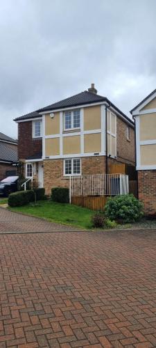 Tadworth House | Tranquil Epsom Downs