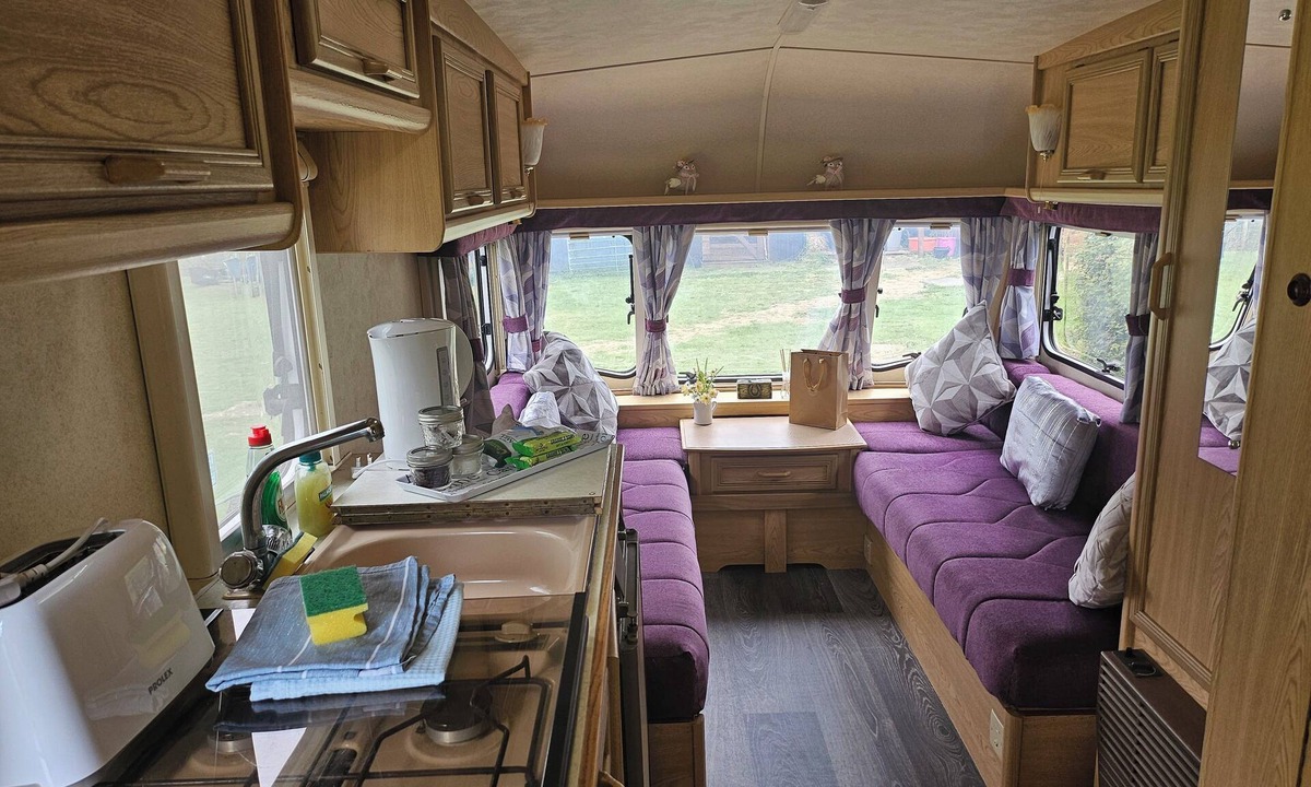 Mablethorpe Cabin | Tranquil Equestrian Escape - Sleeps 2