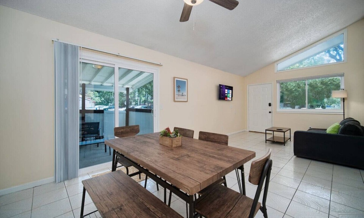 Southpoint House | Tranquil Escape, Patio, Pet Friendly
