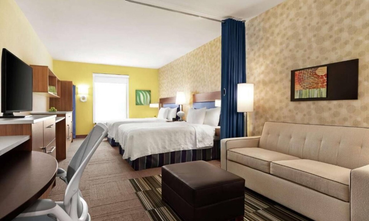 Pooler Hotel | Tranquil Escape w/Free Breakfast, Pets Allowed - Great for Weekend Trips!
