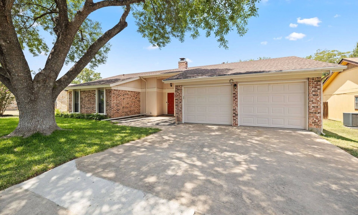 Stone Canyon House | Tranquil family-friendly home by Trail & Park for Outdoor Lovers
