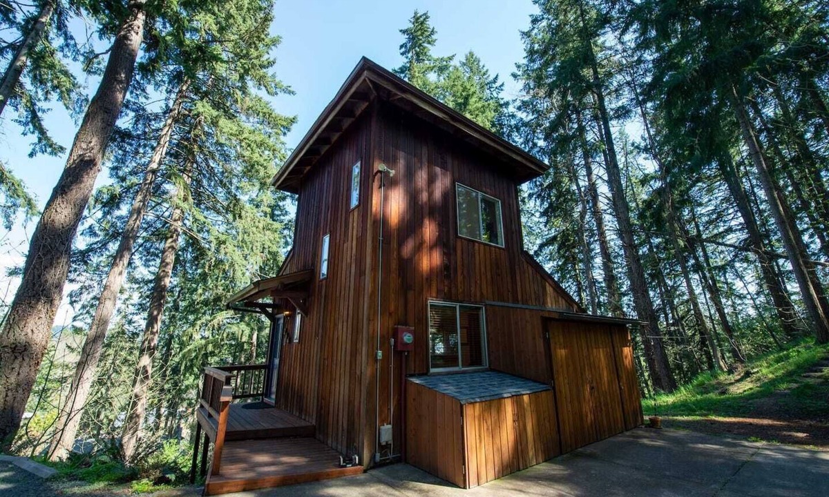 South Hills House | Tranquil Forested Cabin with Sauna, Home Gym, & AC