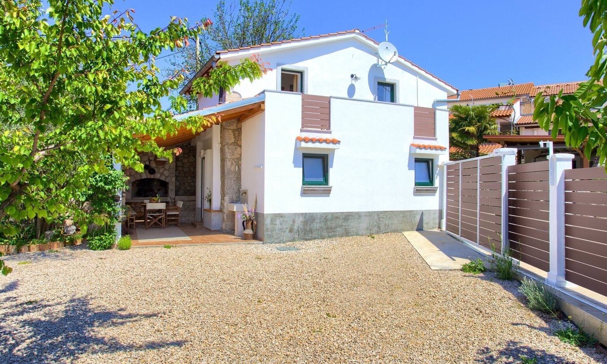 Polje Villa | Tranquil Getaway Polje Villa with Pool