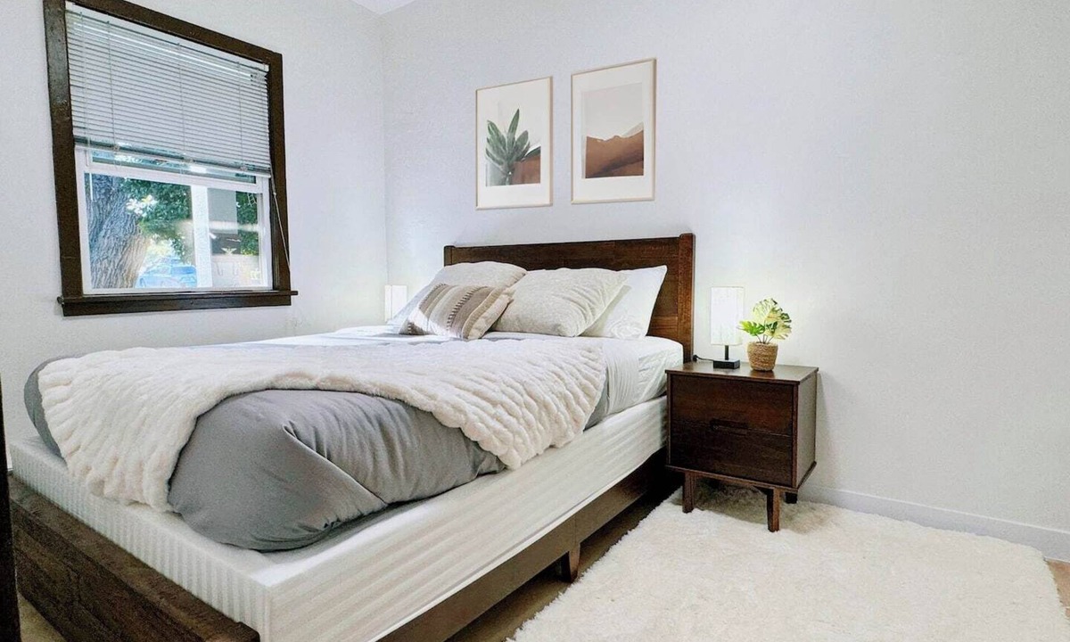 Wallingford Apartment | Tranquil Green Retreat near UW