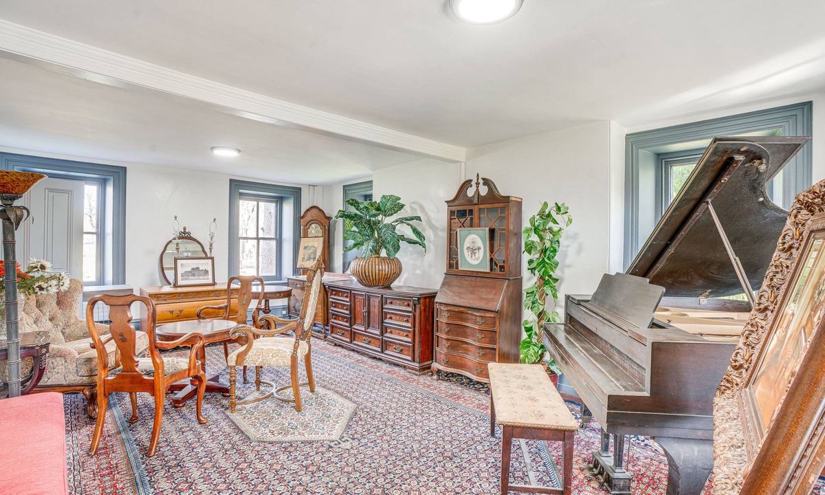 Norristown House | Tranquil & Historic Estate Near Valley Forge