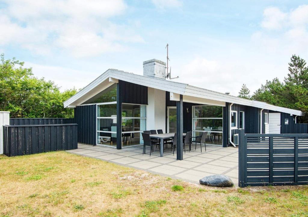 Henne Strand House | Tranquil Holiday Home in Henne Jutland With Terrace