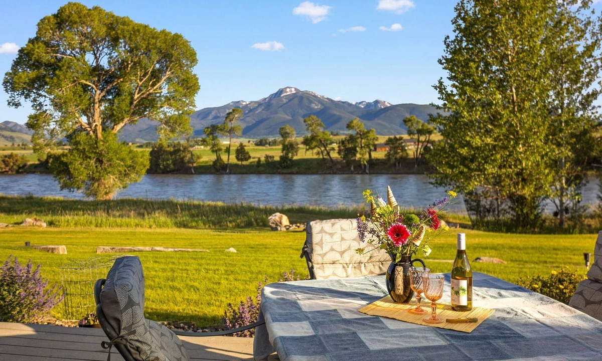 Livingston House | Tranquil Home Along the Yellowstone River
