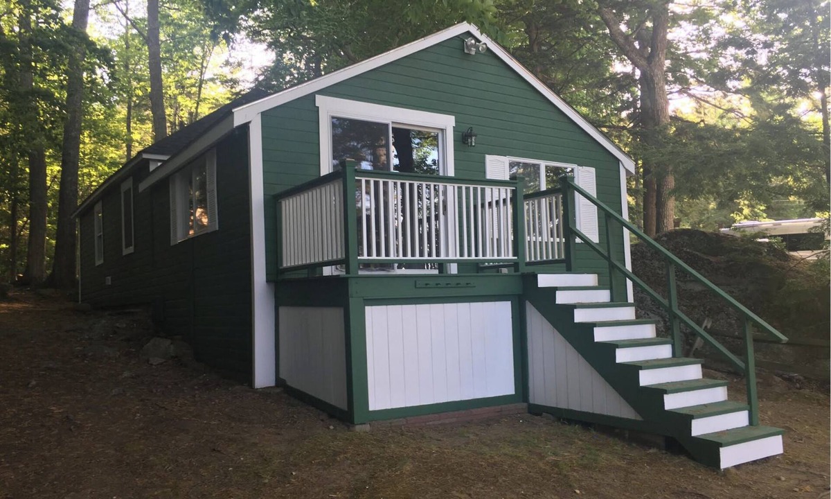 Laconia House | Tranquil Lake House