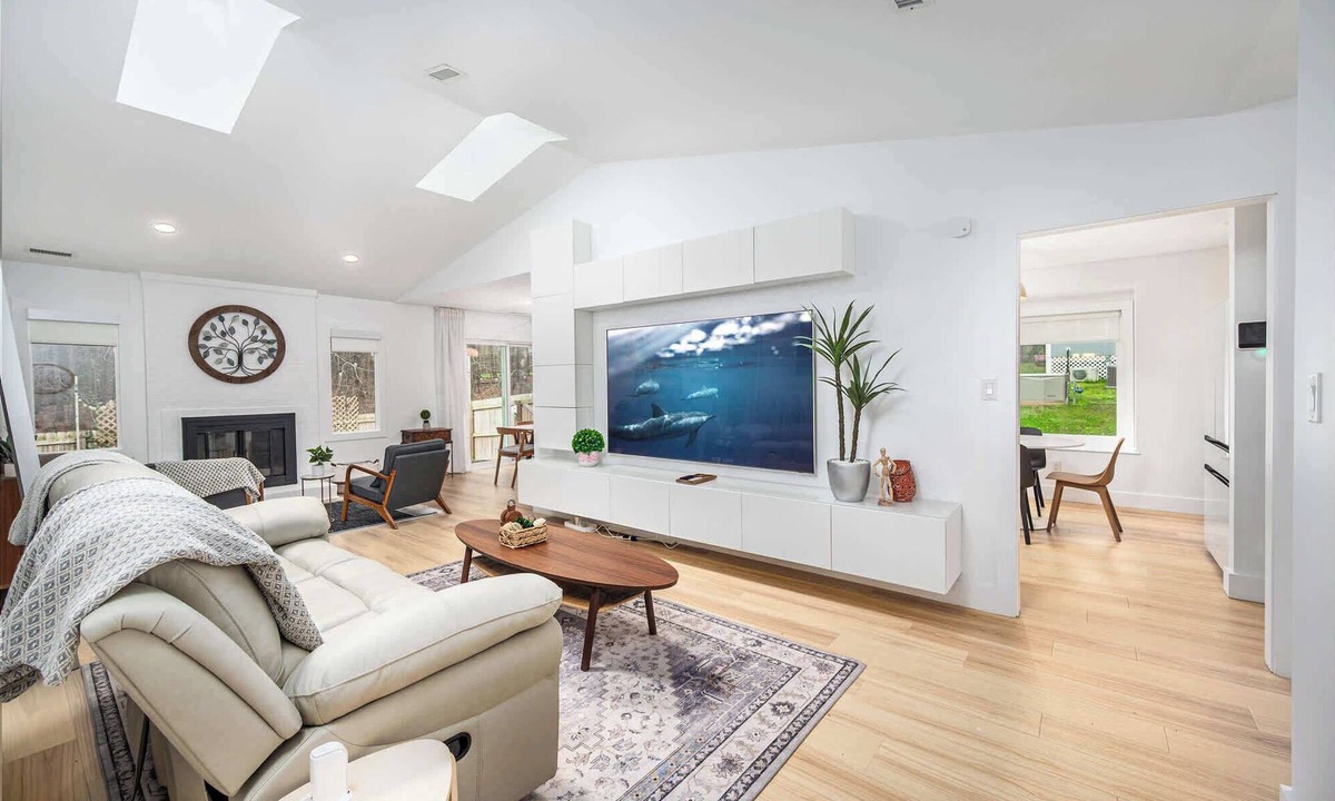 Durham House | Tranquil Light-Filled Retreat 3BR Ranch