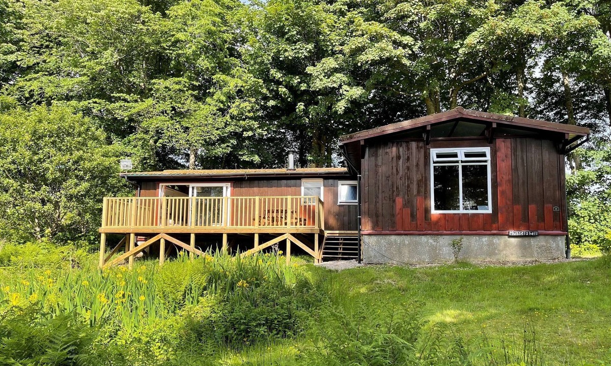 Tighnabruaich Ski Chalet | Tranquil location, waterside, pet friendly