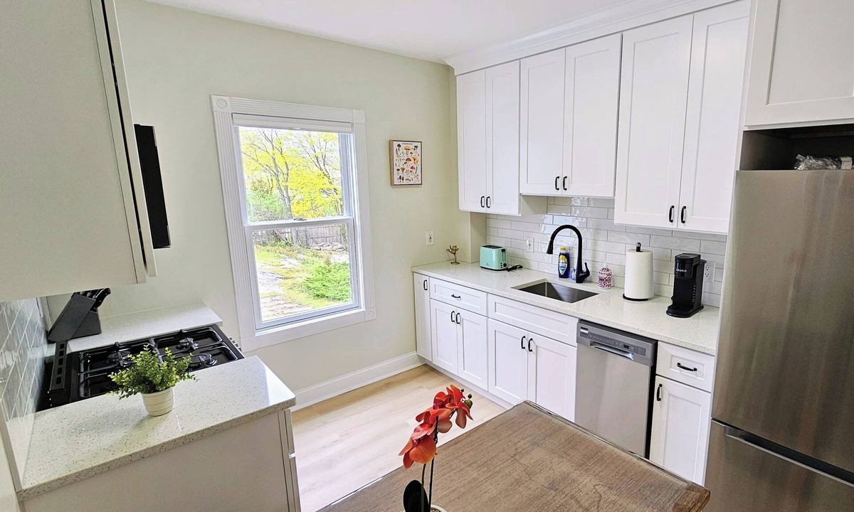 Greenwich Apartment | Tranquil modern upstairs apt. Walk to restaurants & beach! Off-street parking,