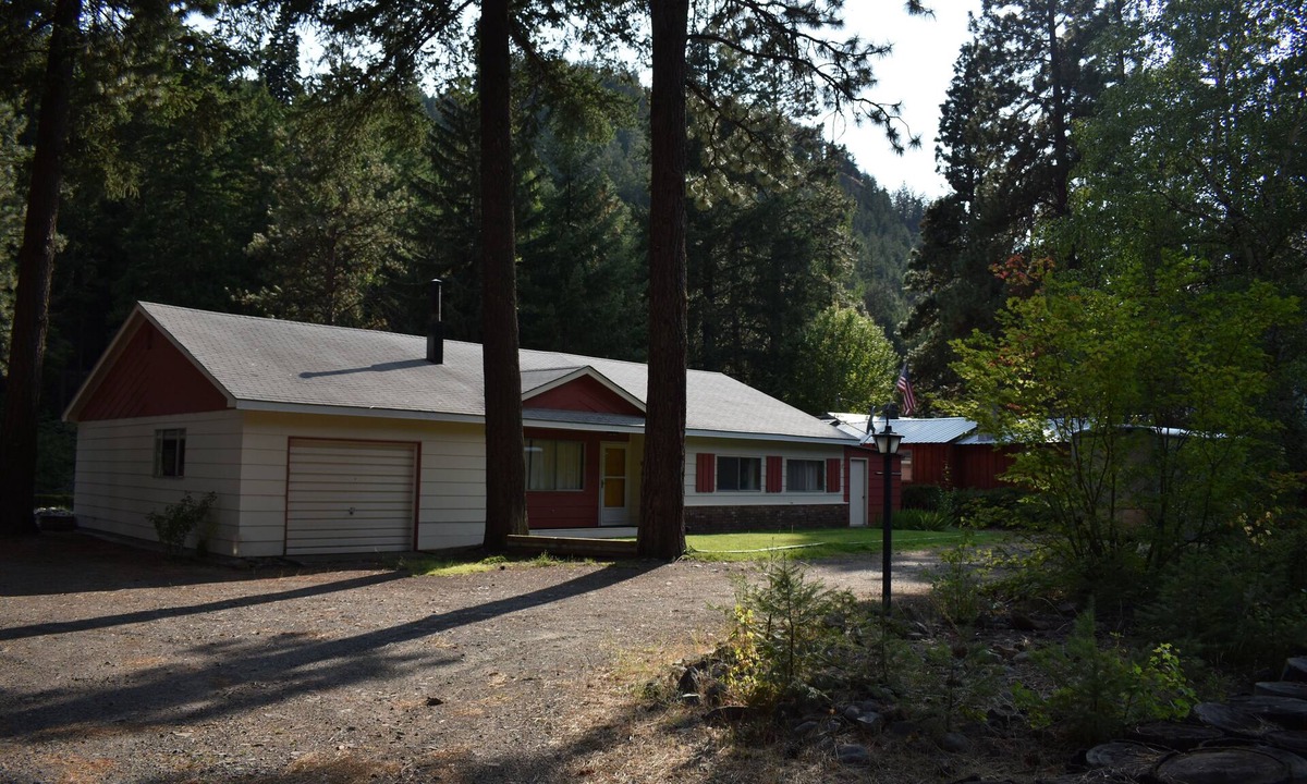 Naches House | Tranquil, Nostalgic Riverfront Property on 1/2 acre on White Pass