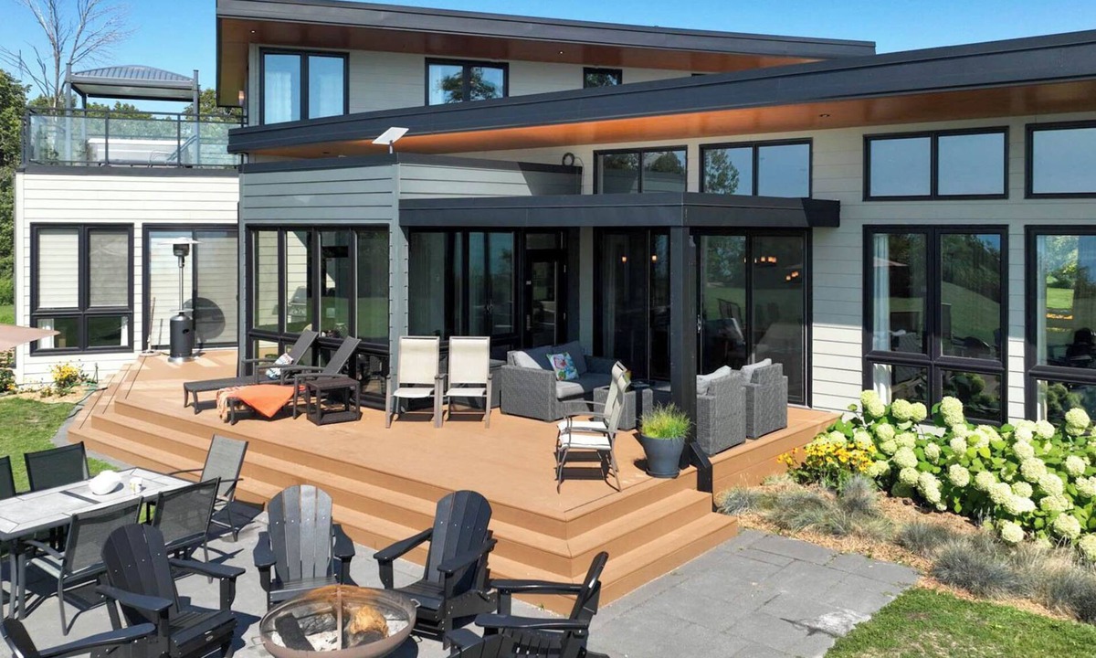 Central Huron House | Tranquil Oasis, 3 King beds, Hot tub, Games rooms
