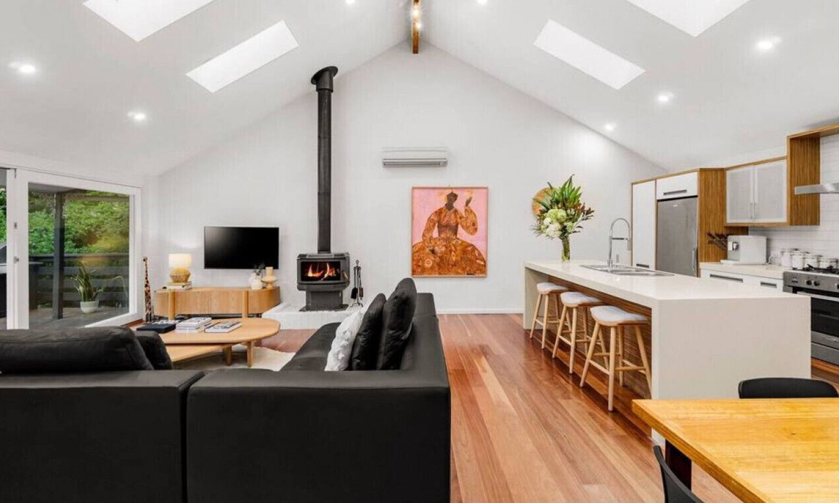 North Warrandyte House | Tranquil, open-plan designer escape 25km from CBD