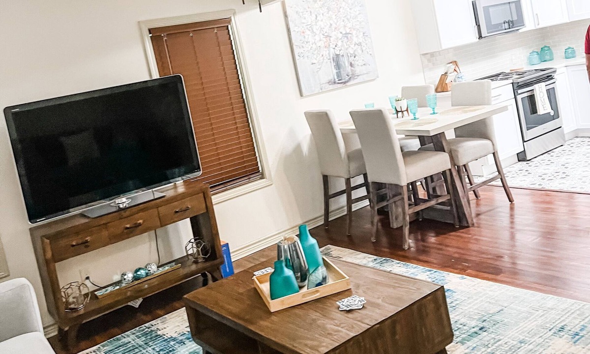 Bay Area House | Tranquil Paradise! Release, Relax and Unwind. Close to Bay.