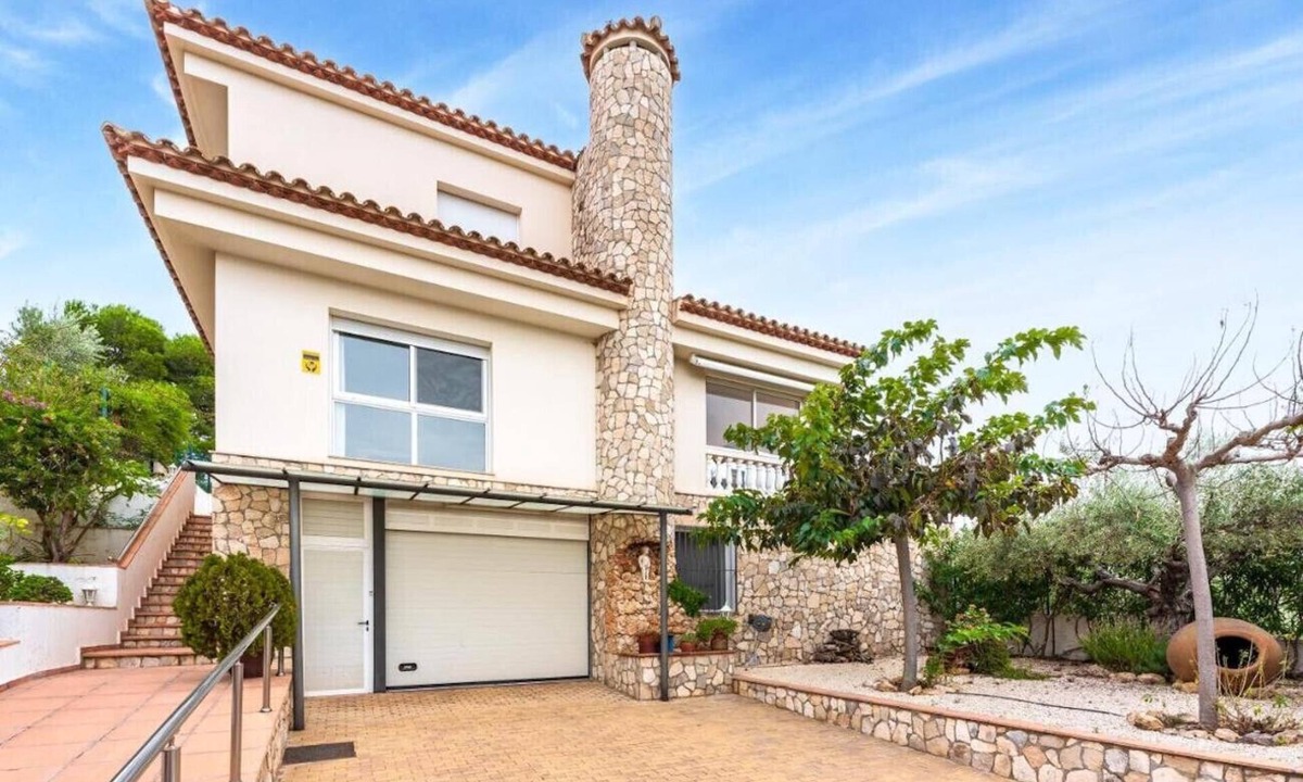 El Perello Villa | Tranquil Paradise, Private Pool - only 200m to beach!