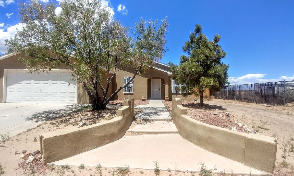 Rio Rancho House | Tranquil & peaceful yet close to so much. Pet Friendly. Spacious inside & out.